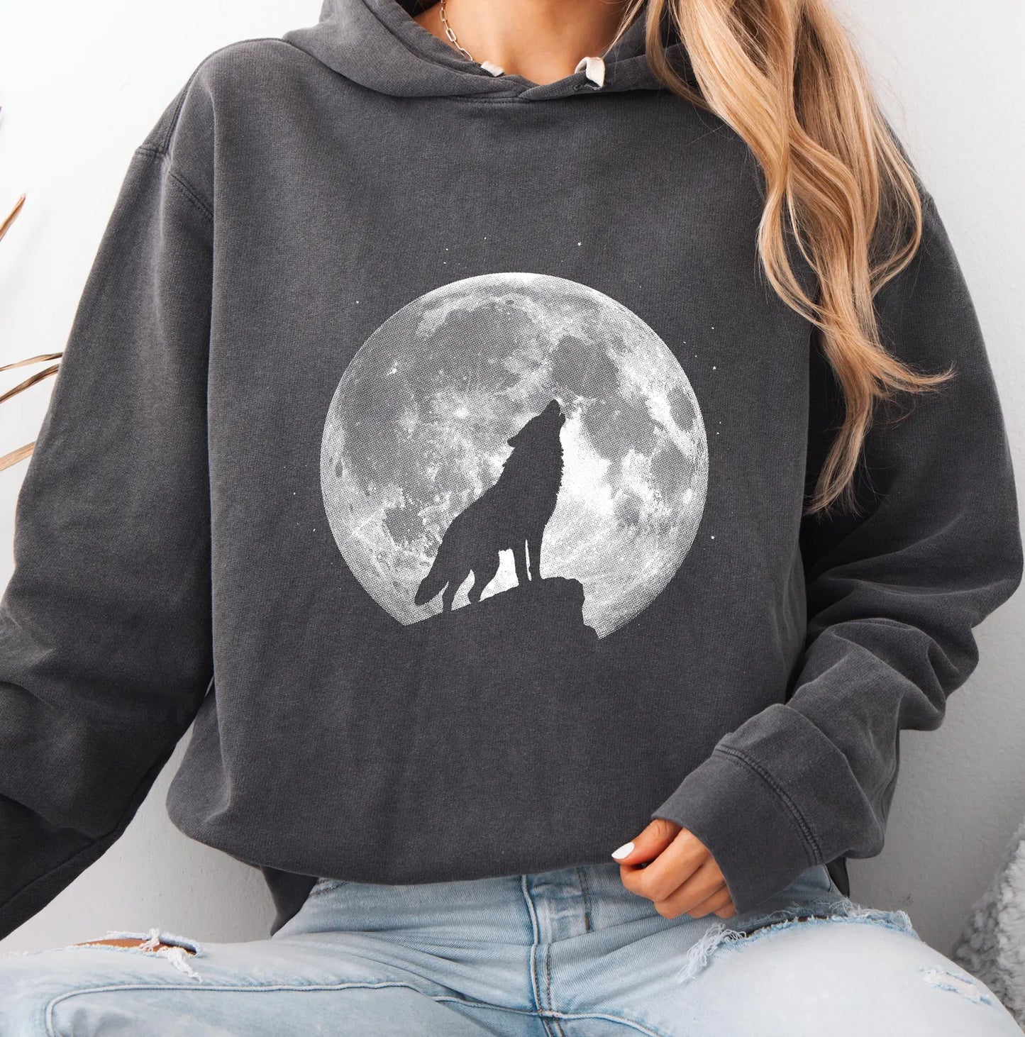 Halftone Wolf & Moon
